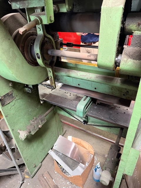 25 Ton, Verson #4086, mechanical press brake, 4' overall, 2" stroke, 8" throat, 2" adj. - Image 2