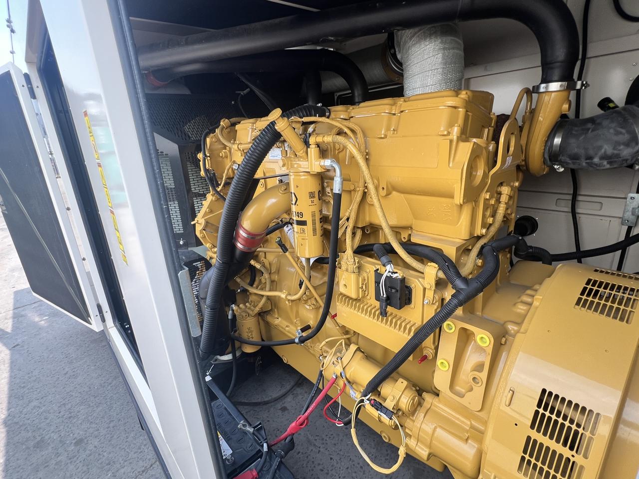 600 KW Caterpillar #D600GC, diesel generator set, 277/480 Volts, 1/3 phase, C18 engine, sound attenuated - Image 7
