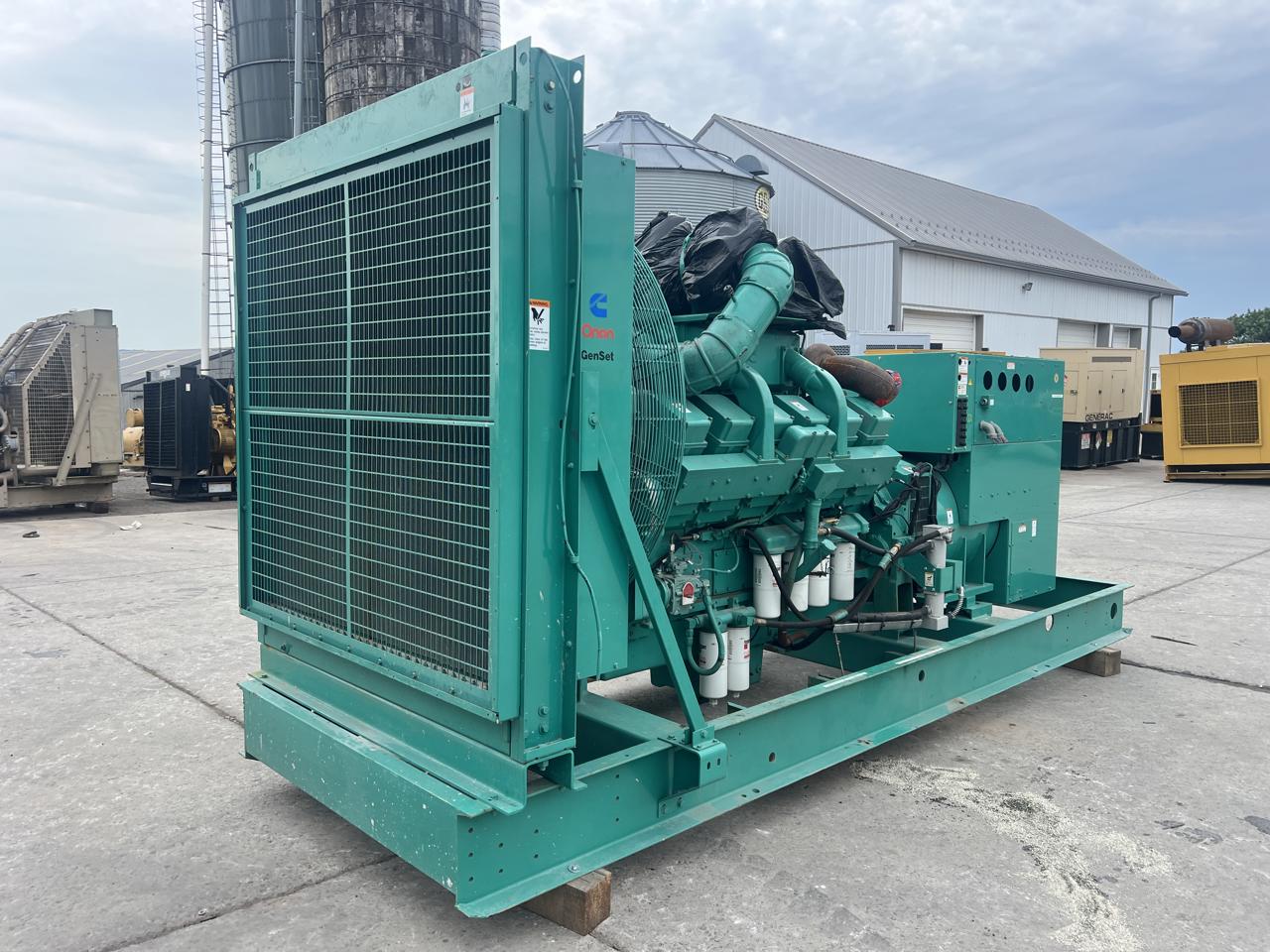 750 KW Cummins/Onan #750DFJA, diesel generator set, 277/480 Volts, 3 phase, KTA38-G1 engine, skid mounted - Image 2