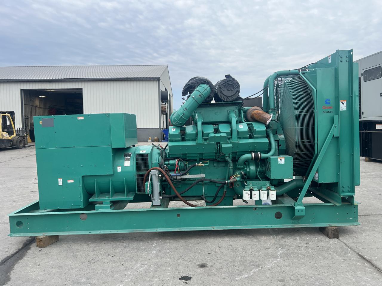 750 KW Cummins/Onan #750DFJA, diesel generator set, 277/480 Volts, 3 phase, KTA38-G1 engine, skid mounted - Image 5