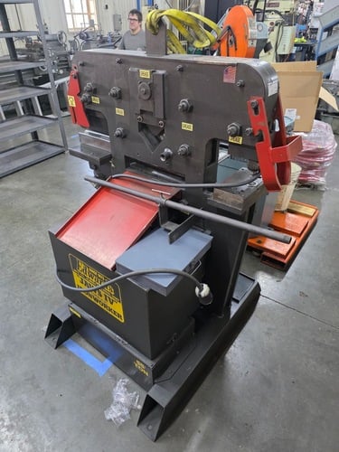 3" x 3" x 3/8" Edwards #Jaws-IV, hydraulic ironworker, 55 ton, 7-1/2" throat, 1-1/16" punch diameter, 3/8" x - Image 3