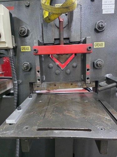 3" x 3" x 3/8" Edwards #Jaws-IV, hydraulic ironworker, 55 ton, 7-1/2" throat, 1-1/16" punch diameter, 3/8" x - Image 6
