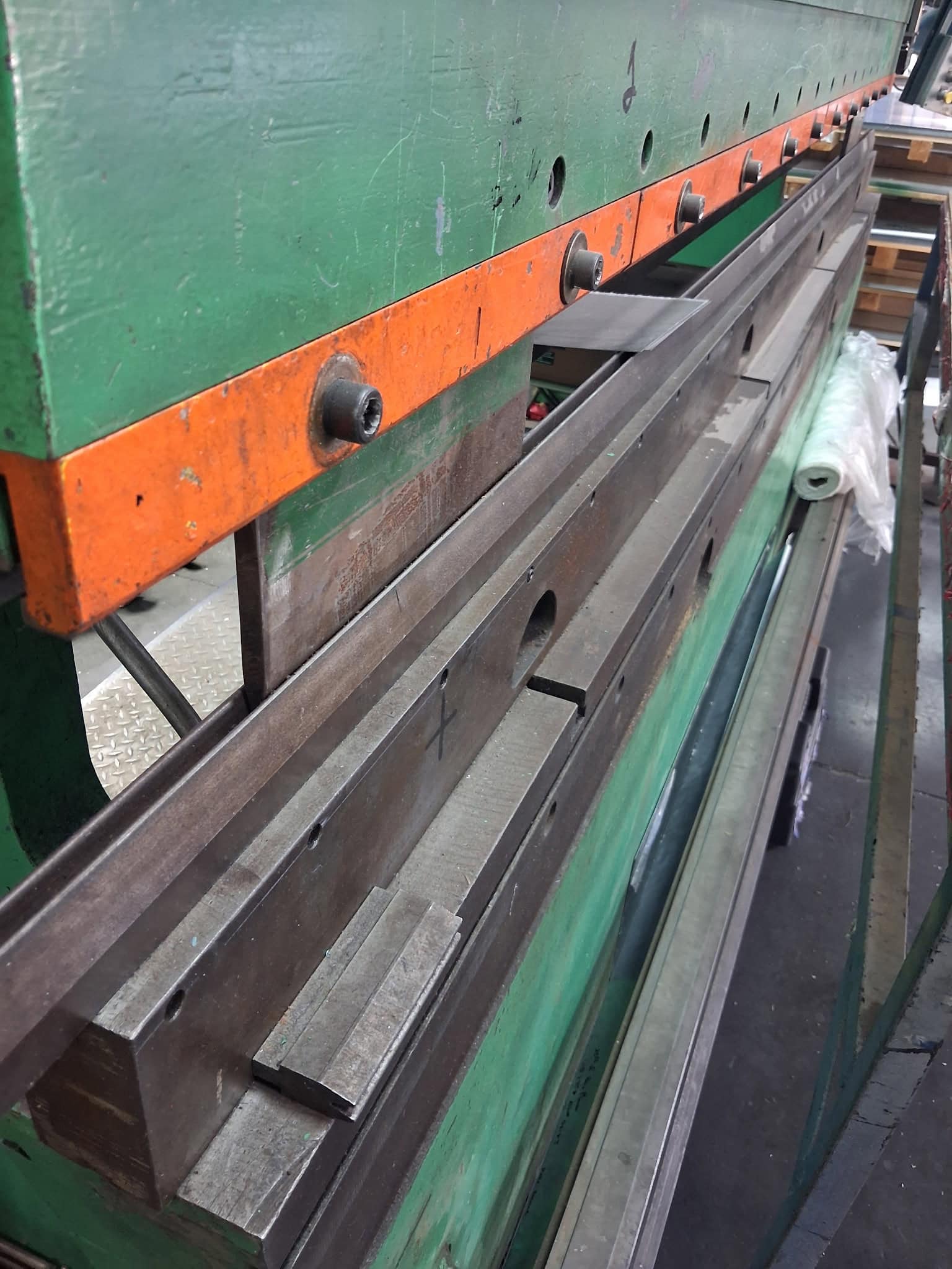 230 Ton, Niagara #HD-230-10-12, hydraulic press brake, 12' overall, 10' 6" between housings, 12" stroke, 17" - Image 8