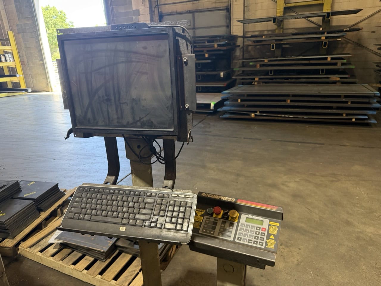 130 Ton, Accurpress #71308, hydraulic press brake, 8' overall, 10" throat, 24" X-Axis, 2-Axis backgauge, 800 - Image 2