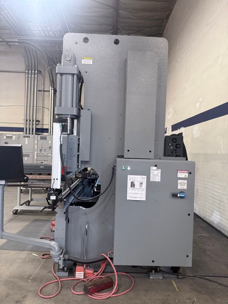 135 Ton, Cincinnati #135PF-10-Proform, CNC press brake, 12' overall, 6" stroke, 18" throat, 24" 5-Axis - Image 4