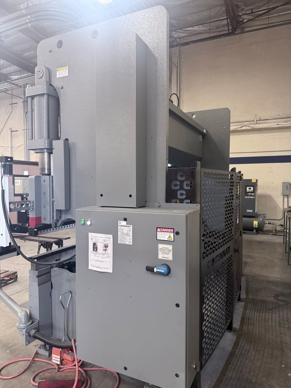 135 Ton, Cincinnati #135PF-10-Proform, CNC press brake, 12' overall, 6" stroke, 18" throat, 24" 5-Axis - Image 5