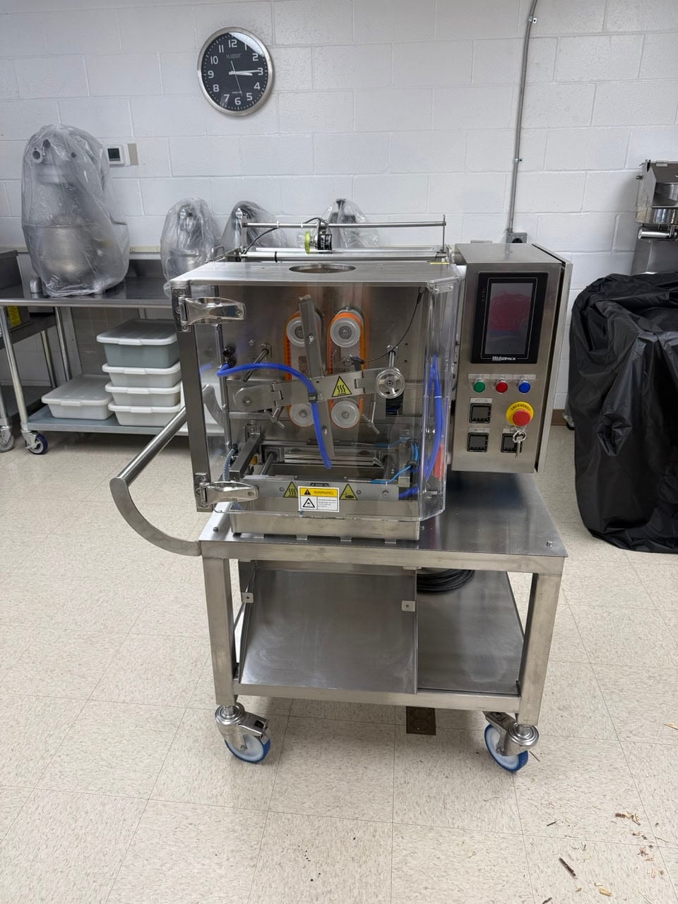 WeighPack #VersaPak, Vertical Form Fill Seal Machine, 6" bag width, 6" x 8" & 6" x 12" bags, 7" touchscreen - Image 2