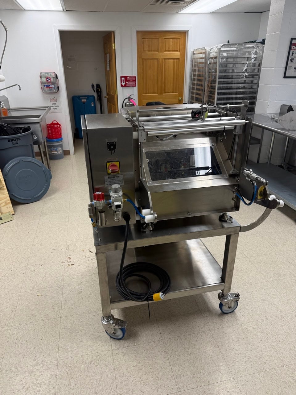 WeighPack #VersaPak, Vertical Form Fill Seal Machine, 6" bag width, 6" x 8" & 6" x 12" bags, 7" touchscreen - Image 5