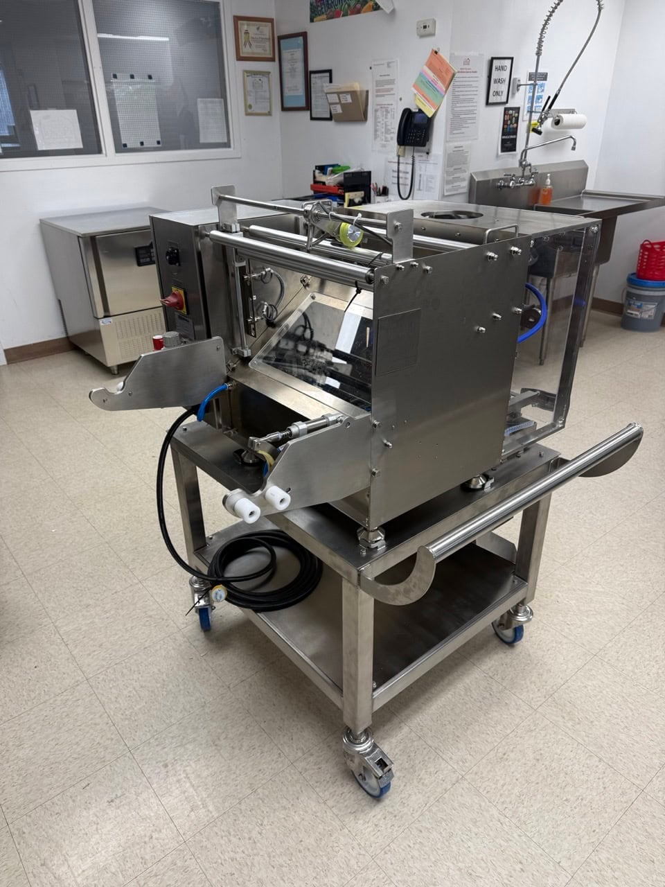 WeighPack #VersaPak, Vertical Form Fill Seal Machine, 6" bag width, 6" x 8" & 6" x 12" bags, 7" touchscreen - Image 6