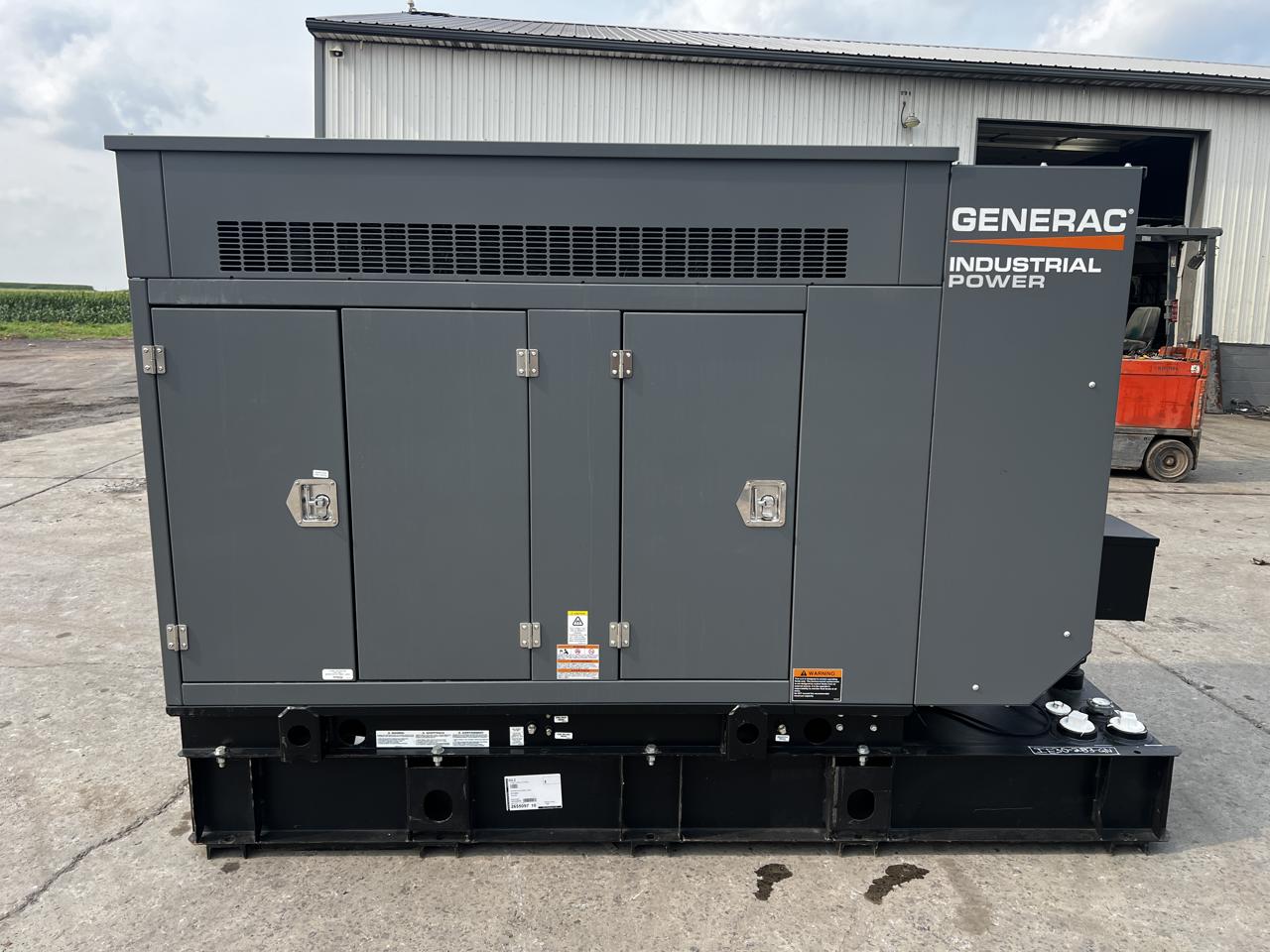 30 KW Generac #SD30, Diesel Generator Set, 120/208 Volts, 1800 RPM Perkins 404D-22TA engine, circuit breaker - Image 1