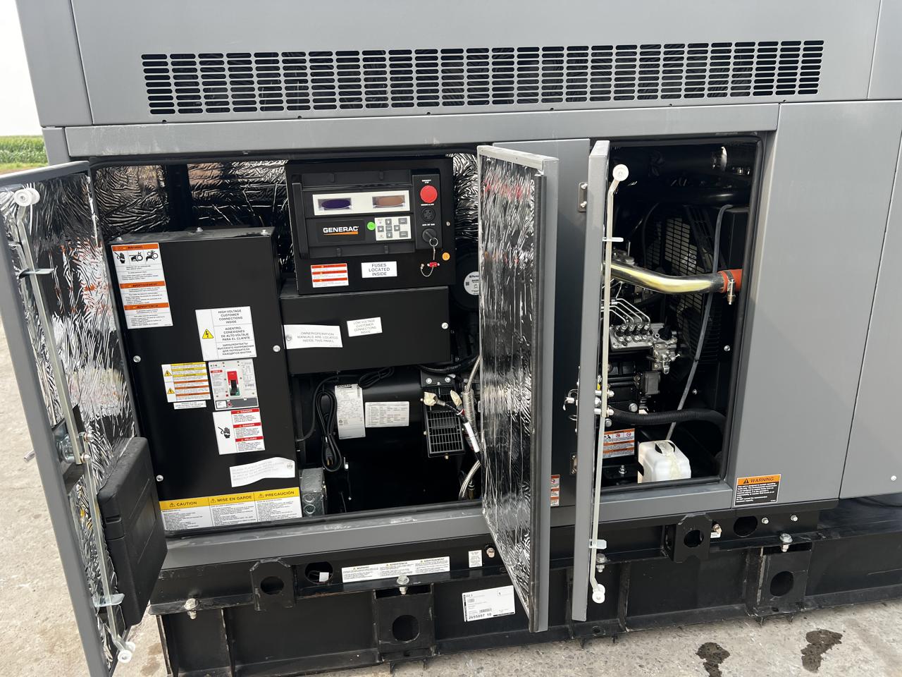 30 KW Generac #SD30, Diesel Generator Set, 120/208 Volts, 1800 RPM Perkins 404D-22TA engine, circuit breaker - Image 7