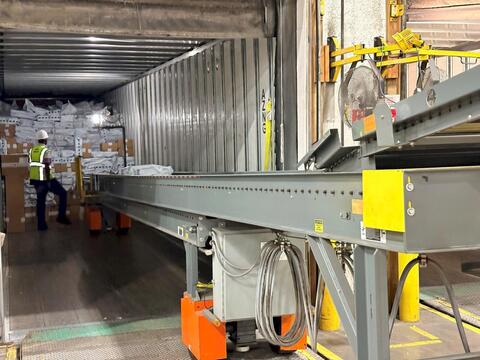 35" wide x 64' long, Roach #TL2, truckloader 2-stage powered telescoping roller conveyor - Image 2