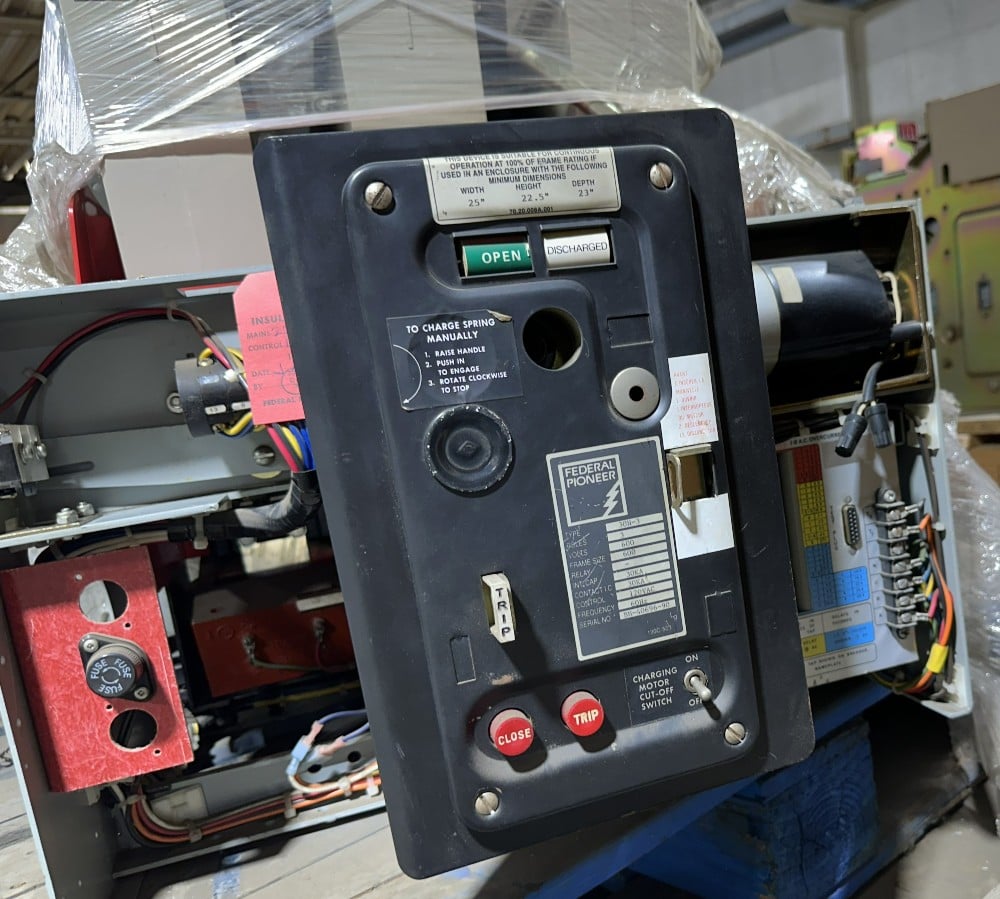 Federal Pioneer, 600A Frame, Draw-Out Circuit Breaker, 3-Pole, 600V, 3-Phase AC Overcurrent Relay Trip Unit - Image 2
