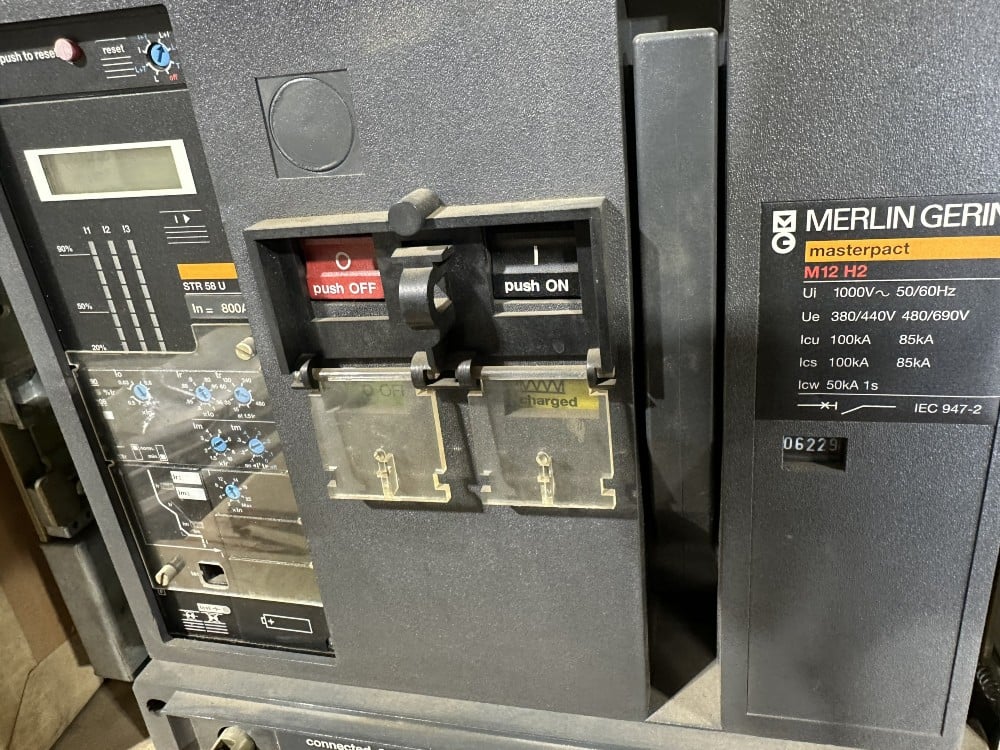 Merlin Gerin Masterpact M12 H2, 800A Sensor, 3-Pole, Draw-Oit Air Circuit Breaker, Electronic Trip Unit - Image 5