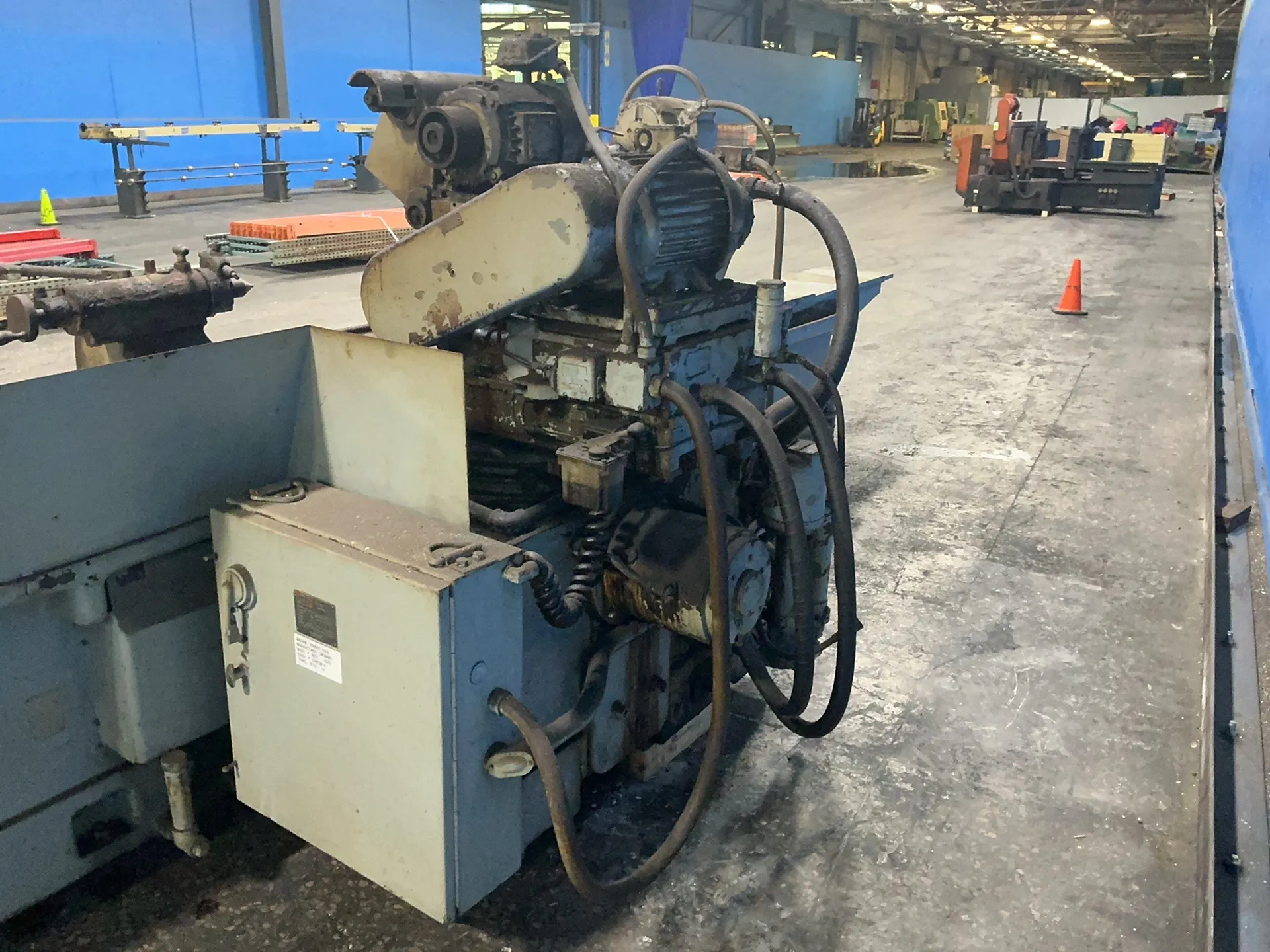 18" x 72" Cincinnati, Universal Cylindrical Grinder, OD/ID, tailstock, tailstock quill, 30 A - Image 6