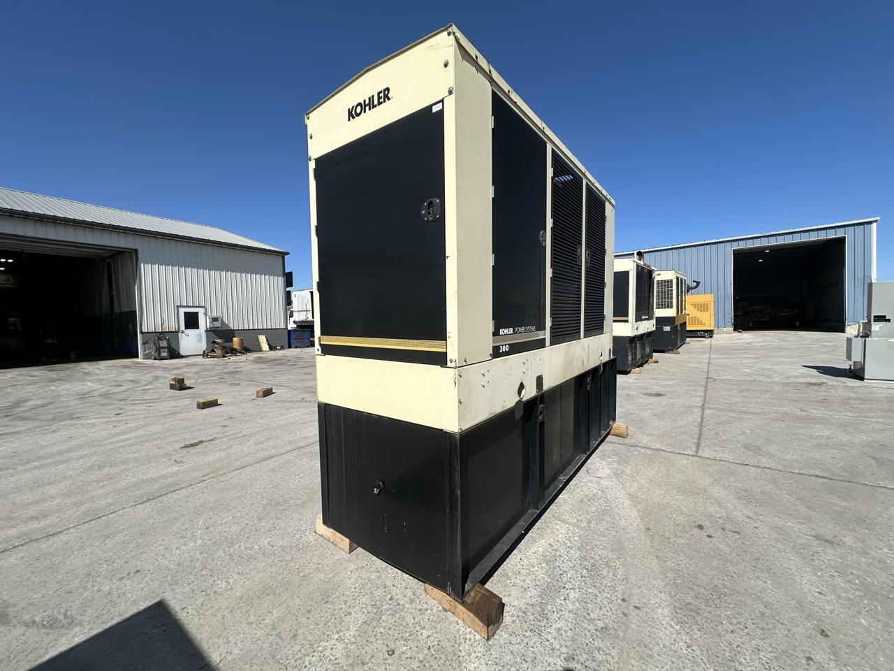 300 KW Kohler #300REOZDD, diesel generator set, 277/480 Volts, Detroit Diesel Series 60 engine, enclosed - Image 3