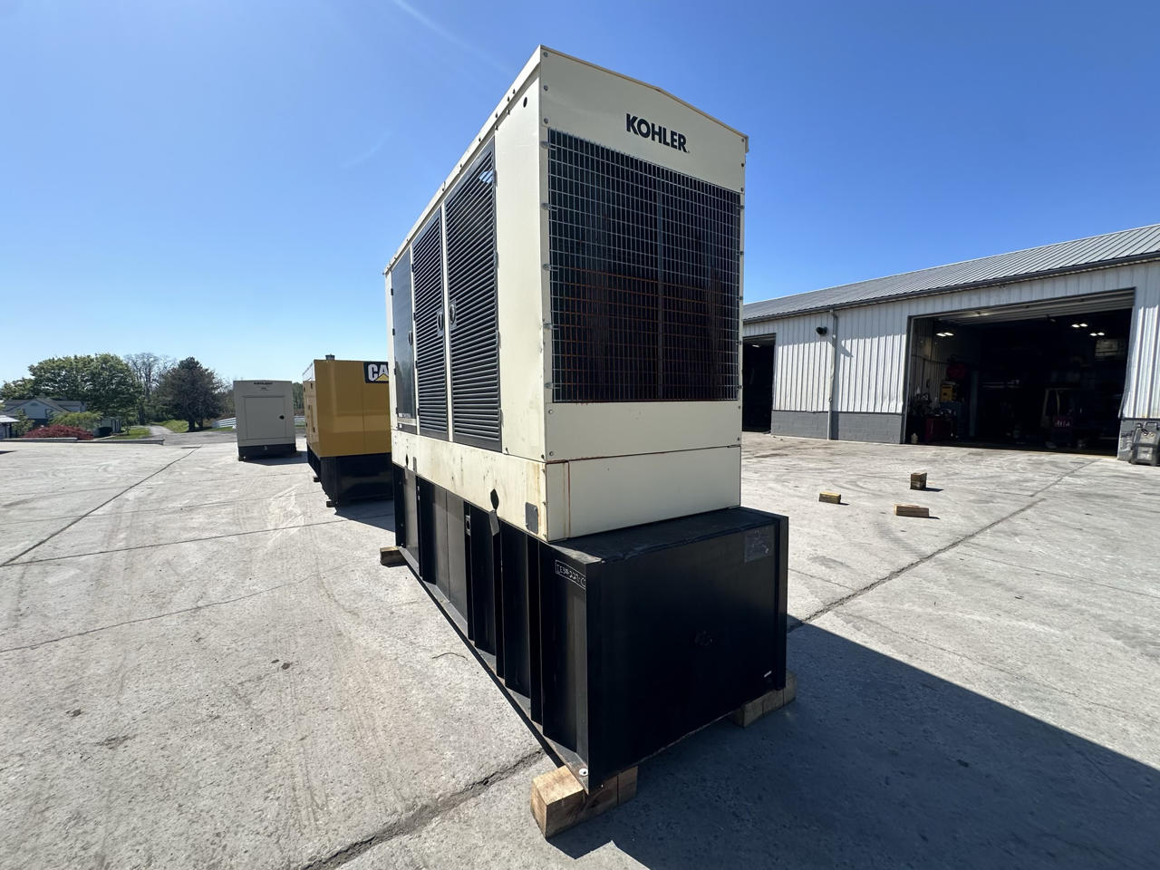 300 KW Kohler #300REOZDD, diesel generator set, 277/480 Volts, Detroit Diesel Series 60 engine, enclosed - Image 4