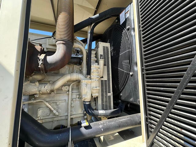 300 KW Kohler #300REOZDD, diesel generator set, 277/480 Volts, Detroit Diesel Series 60 engine, enclosed - Image 9