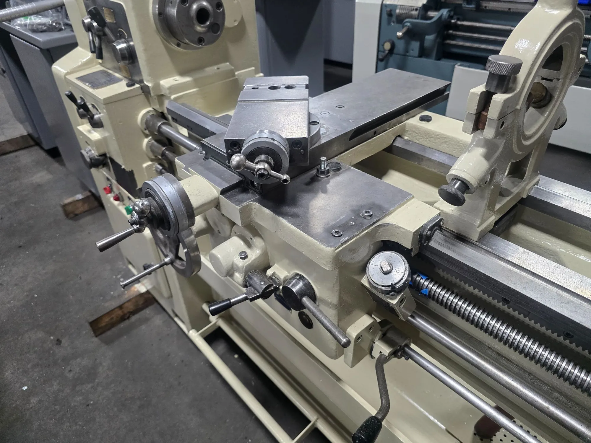 14" x 40" Cadillac #CM1440, engine lathe, 8-1/4" swing over cross slide, 1-17/32" bore, 3 HP, 83-1800 RPM - Image 2