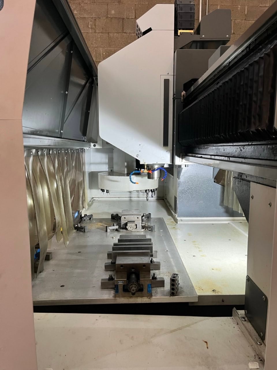 Haas #GR-510, Gantry Router, 122" x53" table, 121" X Travel, 61" Y Travel, 11" Z, 8000 RPM, 15 HP, CAT 40, 10 - Image 2