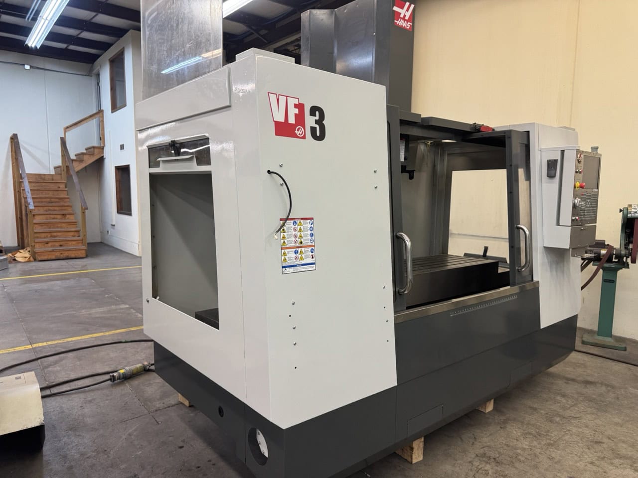 Haas #VF-3, CNC vertical machining center, 40" X, 20" Y, 25" Z, 48" x18" table, 10000 RPM, CAT 40, 20 HP - Image 4