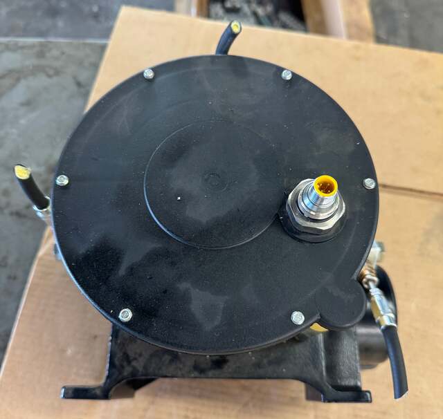 SKF #KFGX1MX3XXXX99-924, Electrically Operated Piston Grease Lubrication Pump, 24 V. DC, NLGI Grade 2, M14 x - Image 3