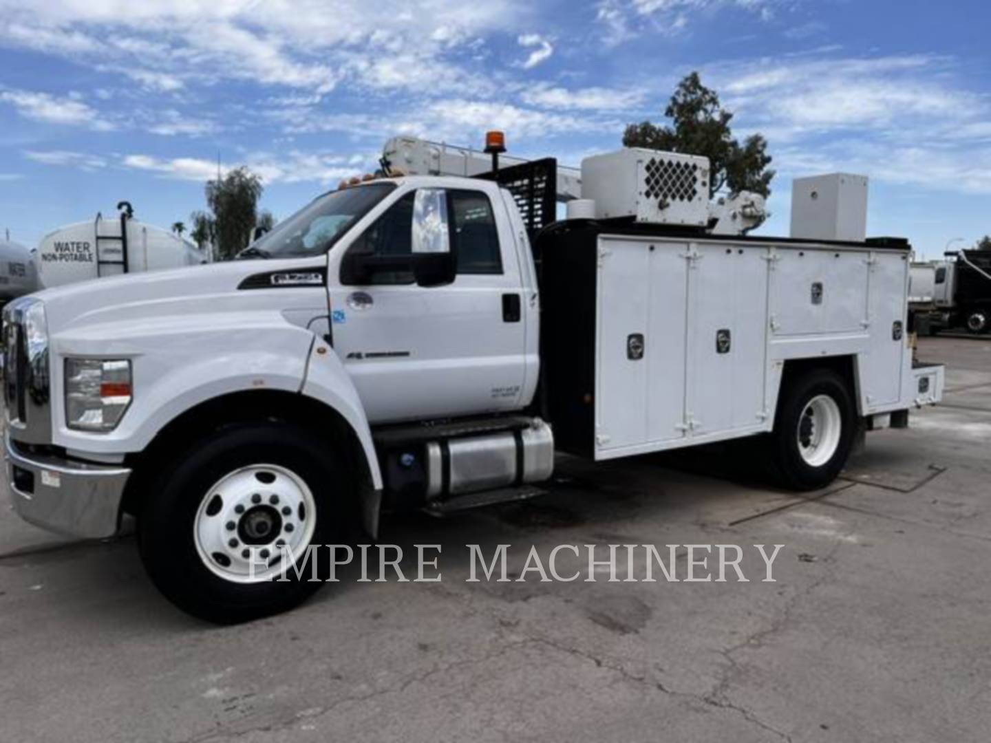 Ford / New Holland Ltd SERVICETRK, On Highway Truck Engine, 133314 hours, S/N: 1FDXF7DXXHDB05853, 2017 - Image 2