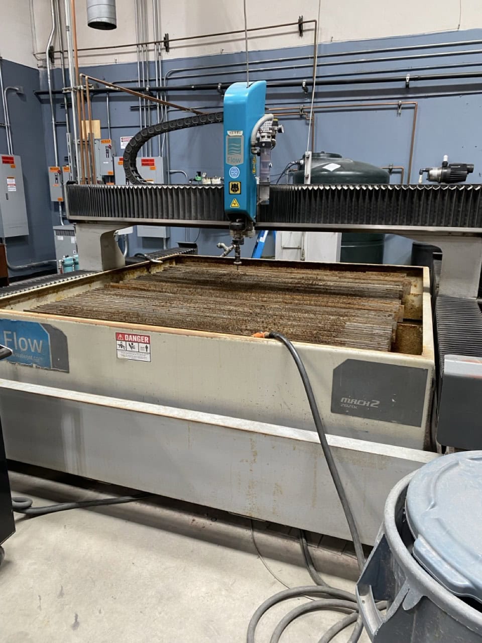 Flow #Mach-2020C, CNC waterjet, 6.6' x 6.6' table, 30 HP pump, 60,000 PSI, 6" Z, 500 IPM cutting, 800 IPM - Image 3