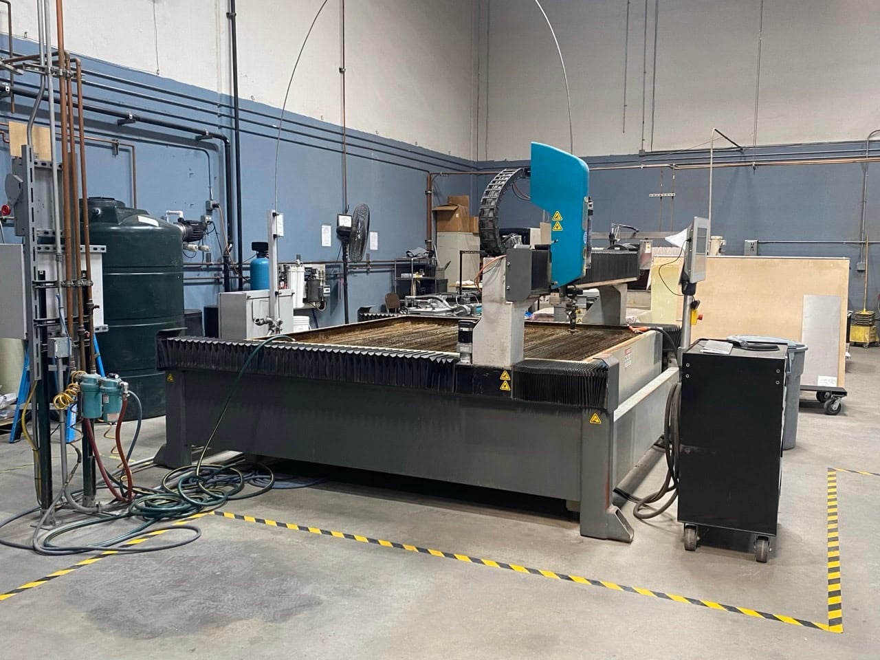 Flow #Mach-2020C, CNC waterjet, 6.6' x 6.6' table, 30 HP pump, 60,000 PSI, 6" Z, 500 IPM cutting, 800 IPM - Image 5