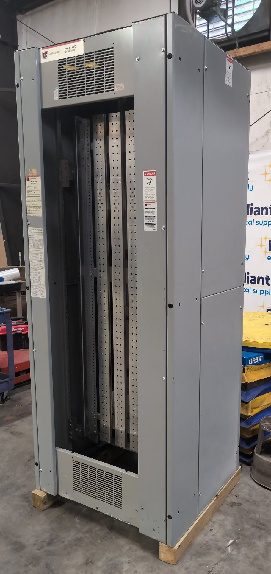 Cutler-Hammer POW-R-LINE C Switchboard Distribution 3000A 480/277V NEMA 1 - Image 5