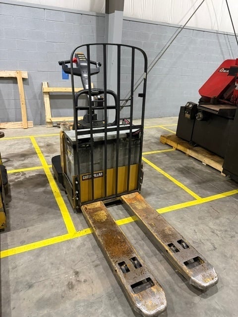 6,000 LB Caterpillar Towmotor, walk behind electric pallet lifter, 49" forks, 24 V. industrial battery (2 - Image 2