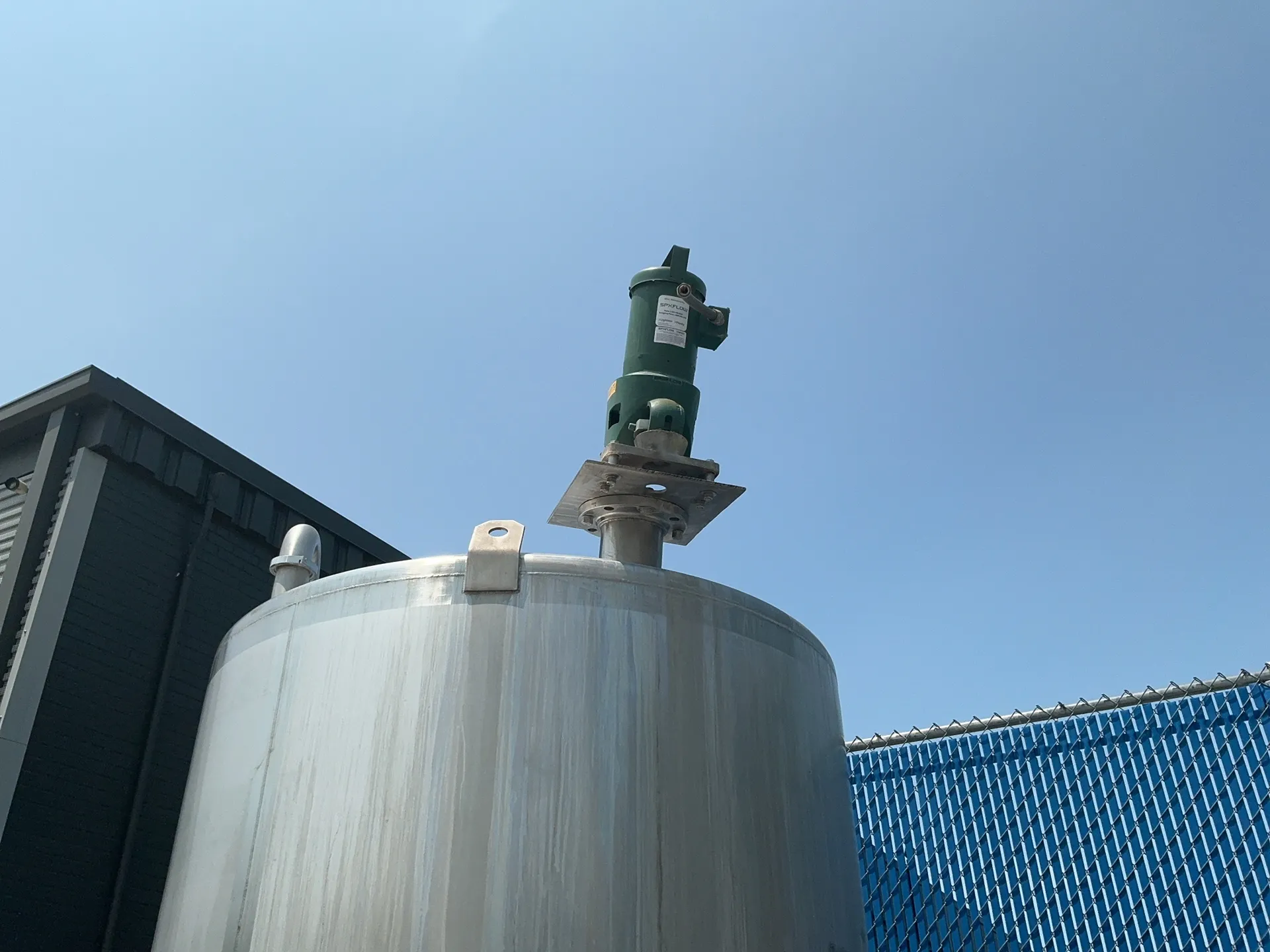 1487 gallon Stainless Steel Mixing Tank, 0.65 HP, 1740 RPM - Image 2