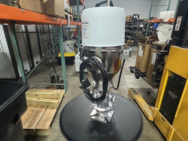 Shini #SAL-3UE, vacuum hopper loader with sight glass, 440 lb./hr., 3 liter, 1.85 HP, 110 V., new, 2026 (5 - Image 2