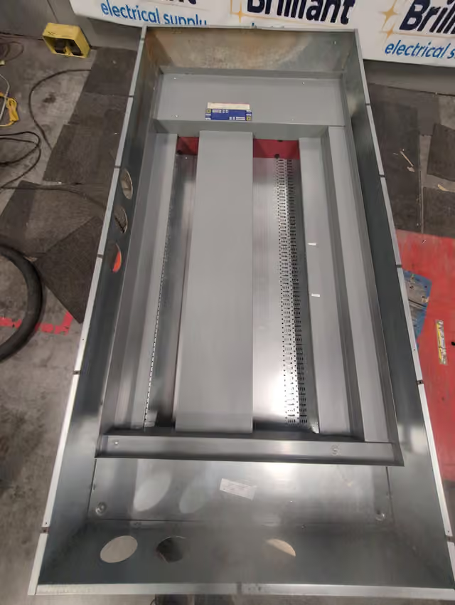 1200 Amp. Square D, E1, 480Y/277 Volts, 3PH 4W MLO 66 Cir Indoor Panelboard - Image 2