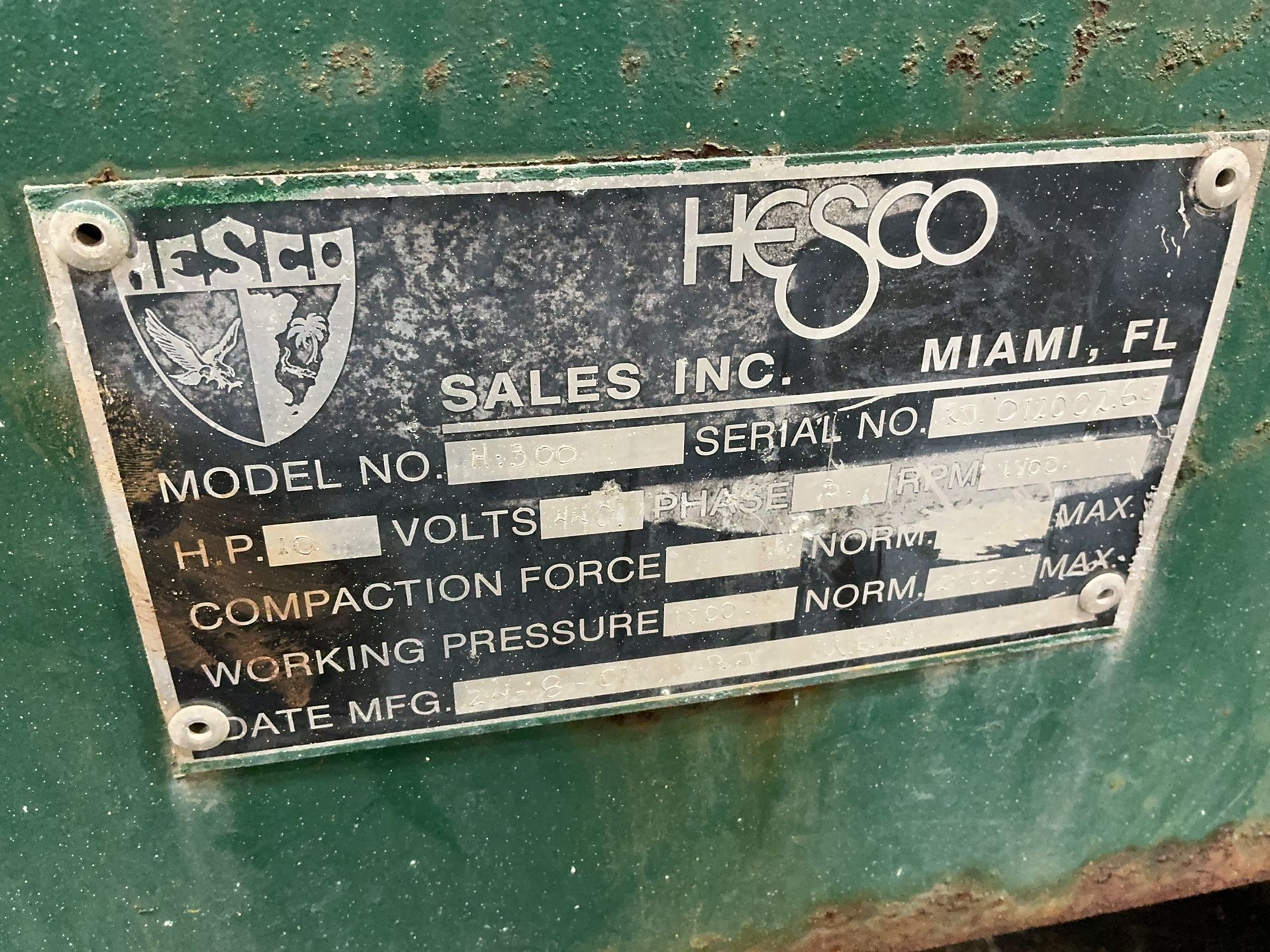 Hesco #H:300, trash compactor, 35" x 35" capacity, 10 HP, 1800 RPM, 440 V., 3 Ph., 2001 - Image 6