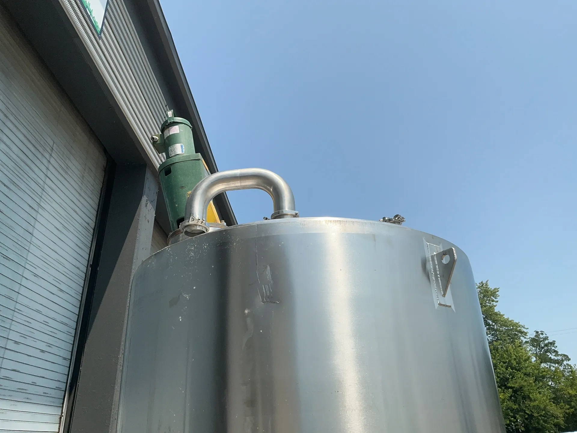 1159 gallon Viatec, Stainless Steel mixing tank, 1.74 HP, 1760 RPM, 208-230/460 V., 1996 - Image 3