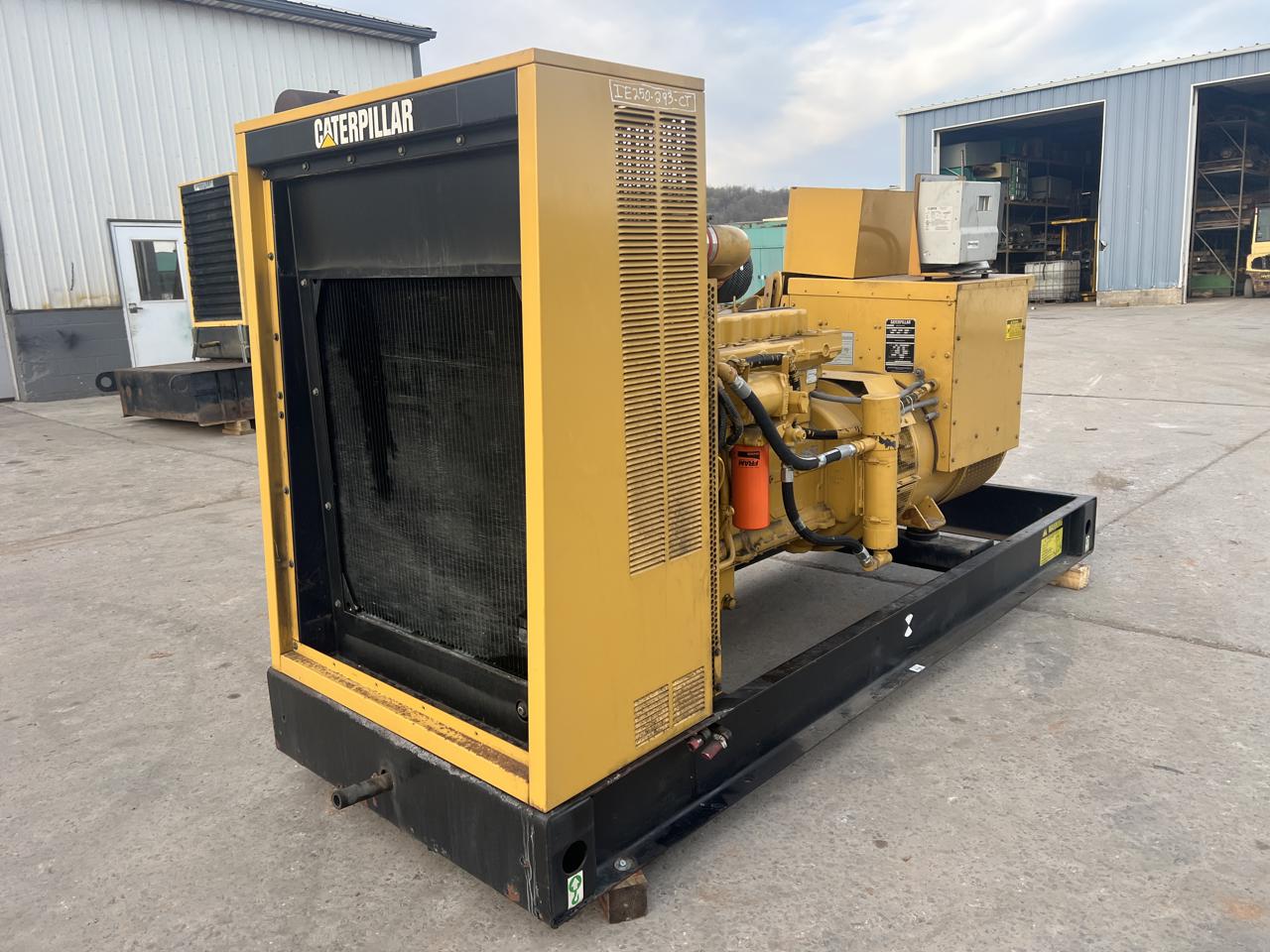 250 KW Caterpillar #SR4, diesel generator set, 3306 DITA engine, 480 Volts, 1/3 phase, open skid, 829 hours - Image 2