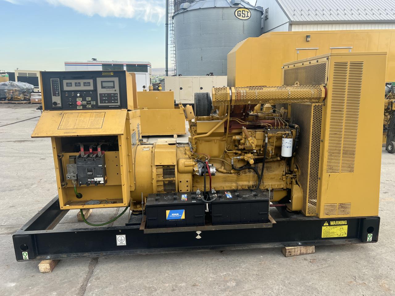 250 KW Caterpillar #SR4, diesel generator set, 3306 DITA engine, 480 Volts, 1/3 phase, open skid, 829 hours - Image 5