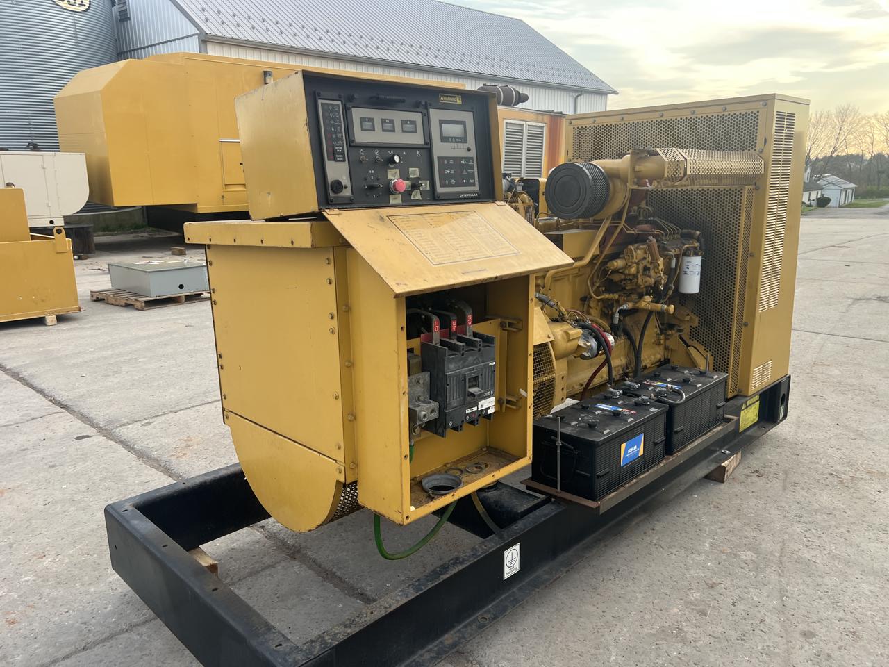 250 KW Caterpillar #SR4, diesel generator set, 3306 DITA engine, 480 Volts, 1/3 phase, open skid, 829 hours - Image 6
