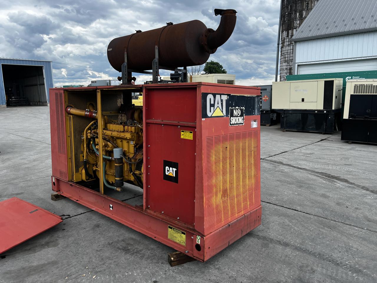 225 KW Caterpillar #SR4, diesel generator set, 3306 DI engine, 120/208 Volts, 1/3 phase, enclosed w/ muffler - Image 4