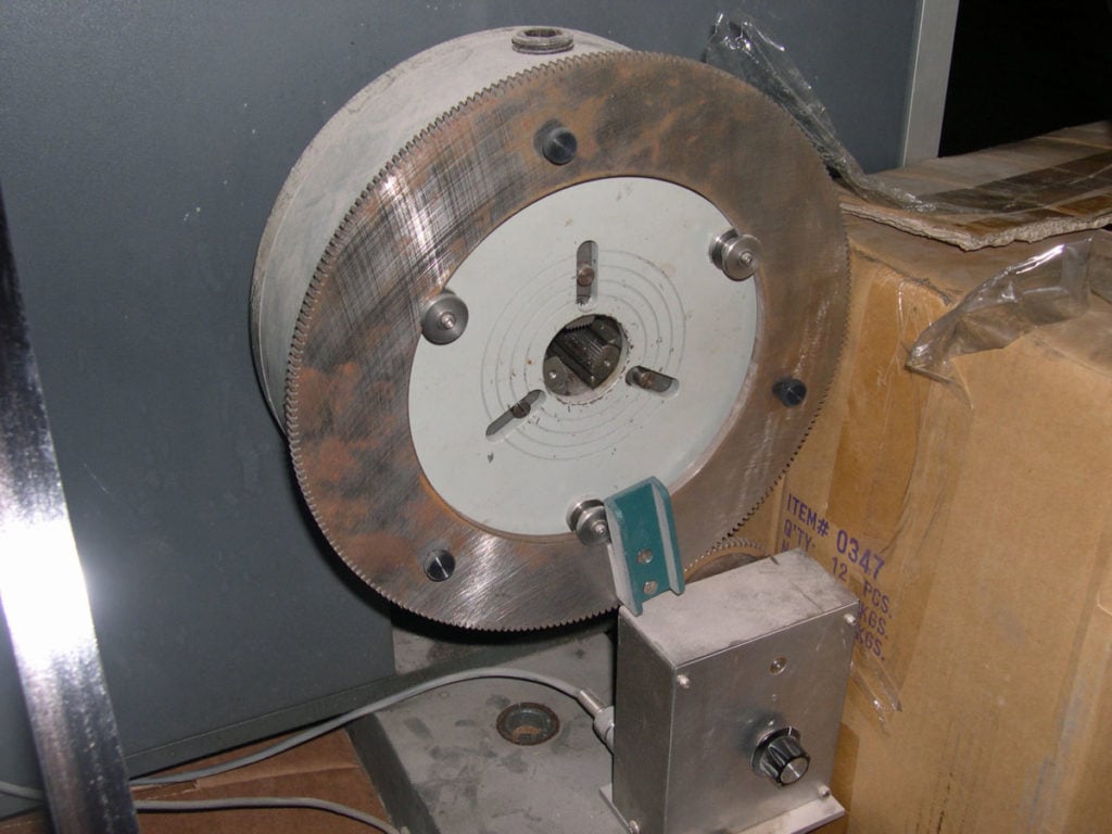 10000 lb. Tinius-Olsen #Lo-Torq, 5&deg;-360&deg; /min.both directions, 0-18"btwn chucks - Image 4