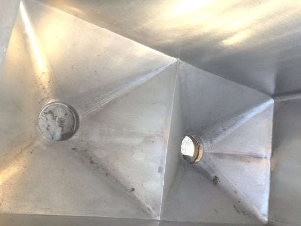 20 cu.ft., Hopper tanks/tote tanks, 150 gallon 23.5" x 4' w x 2' - Image 2