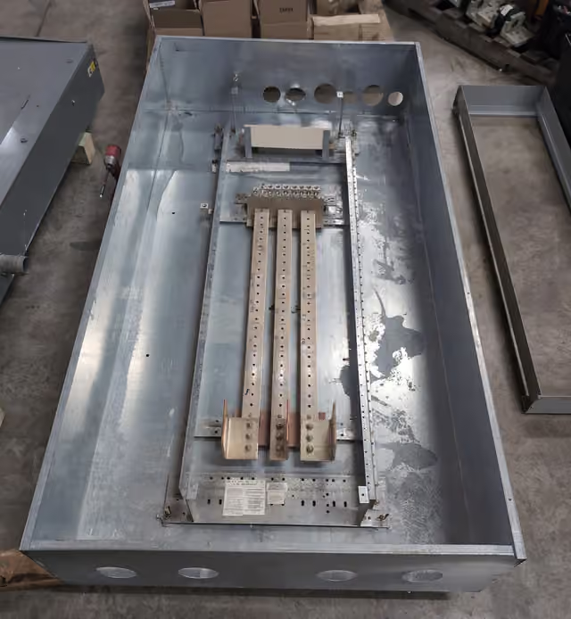 1200 Amp. GE, CCB, Panelboard, 480Y/277 Volts, MLO 42 Cir NEMA 2 - Image 4