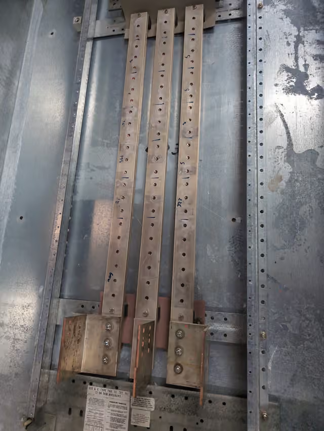1200 Amp. GE, CCB, Panelboard, 480Y/277 Volts, MLO 42 Cir NEMA 2 - Image 5