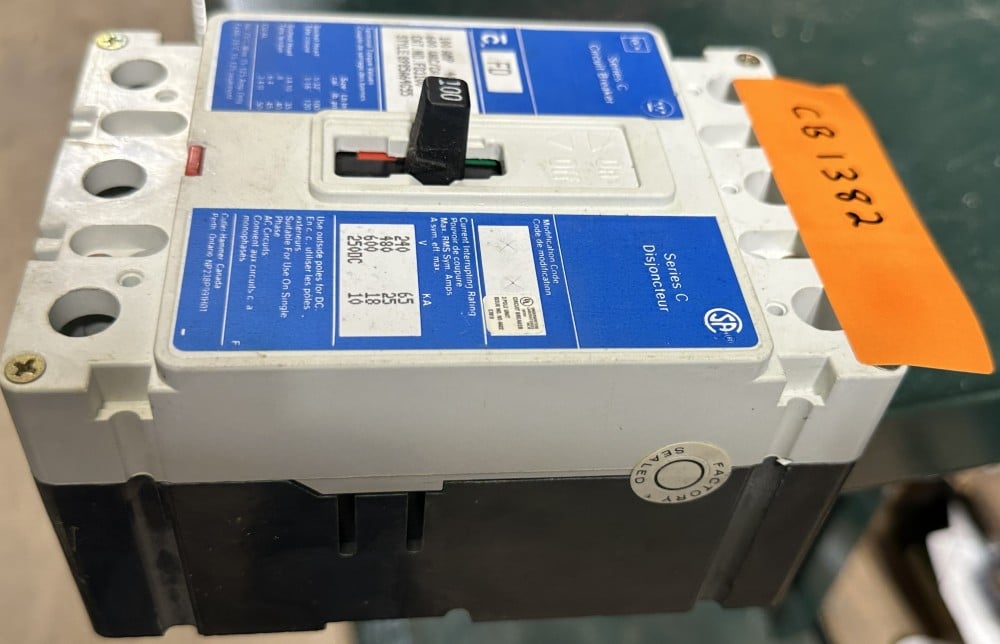 100 Amps, Cutler-Hammer, Series C, 3-Pole, Molded-Case Circuit Breaker, 600 V Max, Fixed-Trip - Image 3