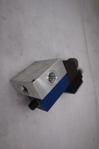 Rexroth r900948803 proportional valve dbee6-11/100g24k31m - stock gf545 - Image 5