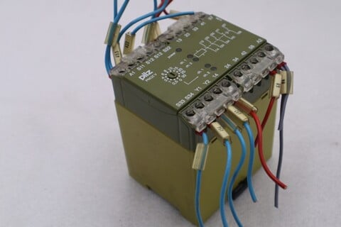 Pilz safety relay 474790 pnoz v 30s 24 v dc pnozv30s24vdc stock k-3831 - Image 5
