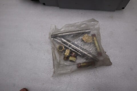 Parkerps 4238250cp h3 ind regulator gage/line new stock gf-718a - Image 2