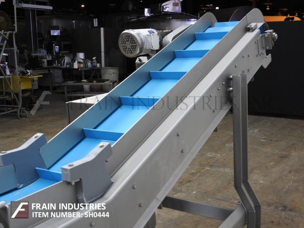 16" wide x 6.1' long, Smalley, Stainless Steel, inclined cleated belt conveyor, food grade belt, 1/2 HP drive - Image 2
