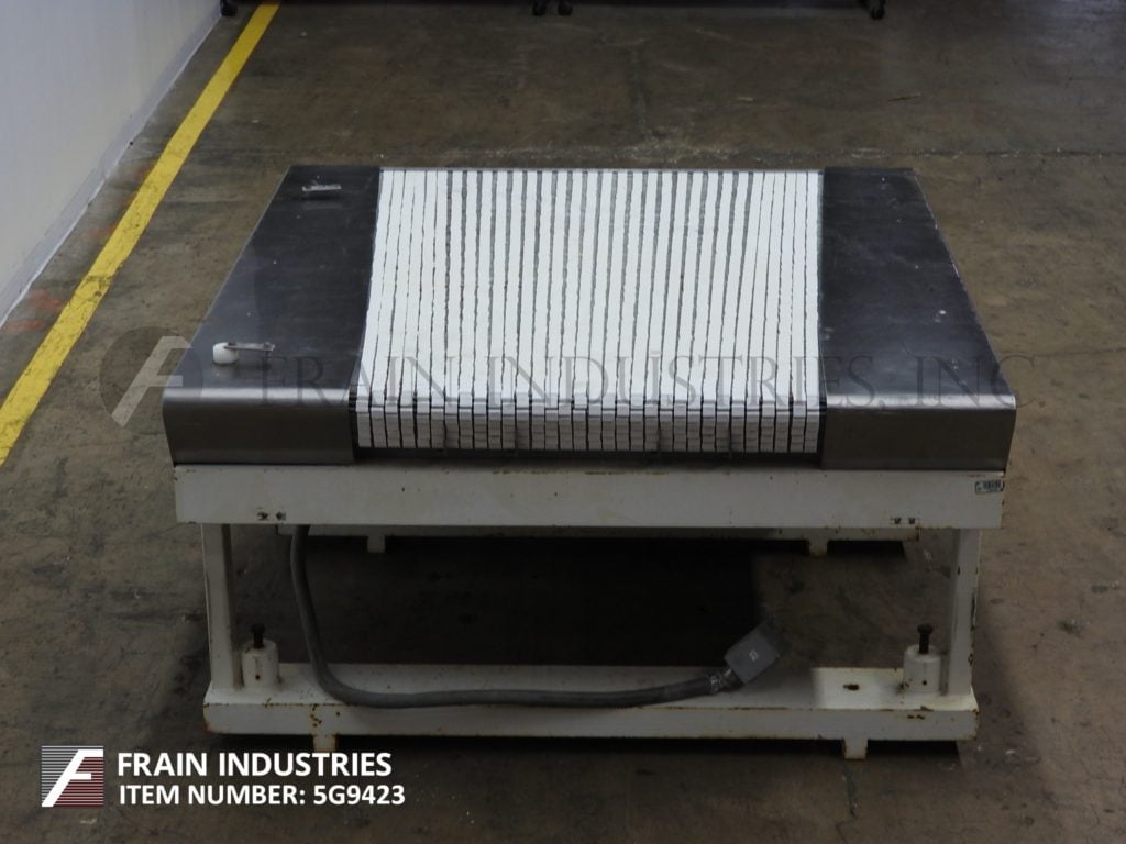 Hosokawa #FA1300, fanning conveyor, 70" long fanning belt powered by a 1 HP drive - Image 4